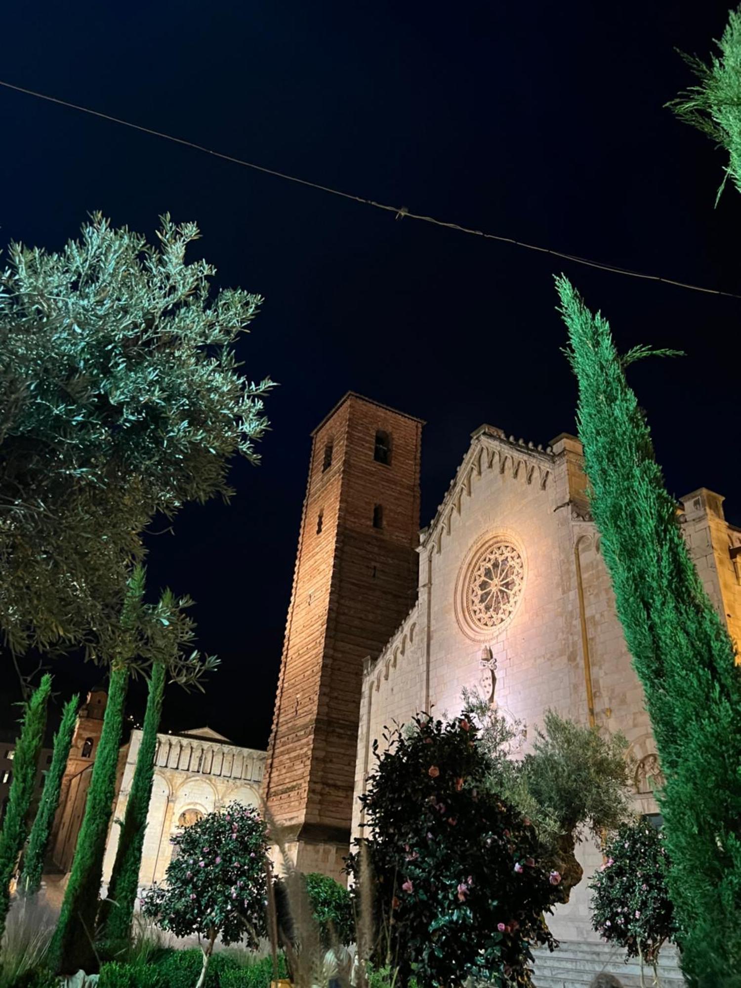 Pietrasanta Ai Teatri Acomodação com café da manhã Exterior foto